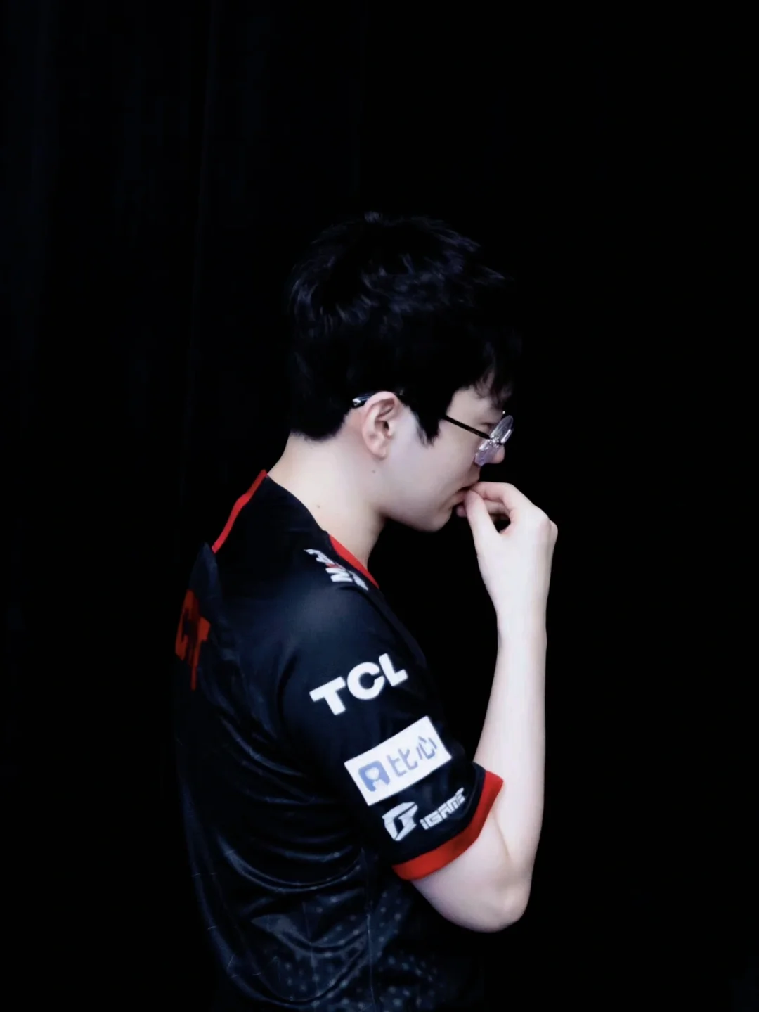 九游官网-Scout在湖人比赛中反败为胜，大比分获胜引发热议！